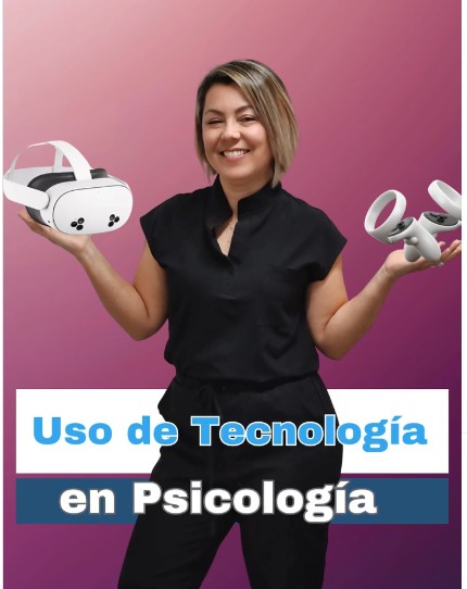 Dra. Evelyn Alvarado sosteniendo equipo de Realidad Virtual para evaluaciones psicológicas infantiles